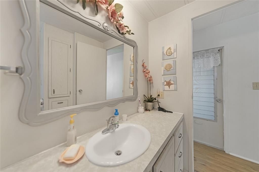 For Sale: $125,000 (2 beds, 1 baths, 672 Square Feet)