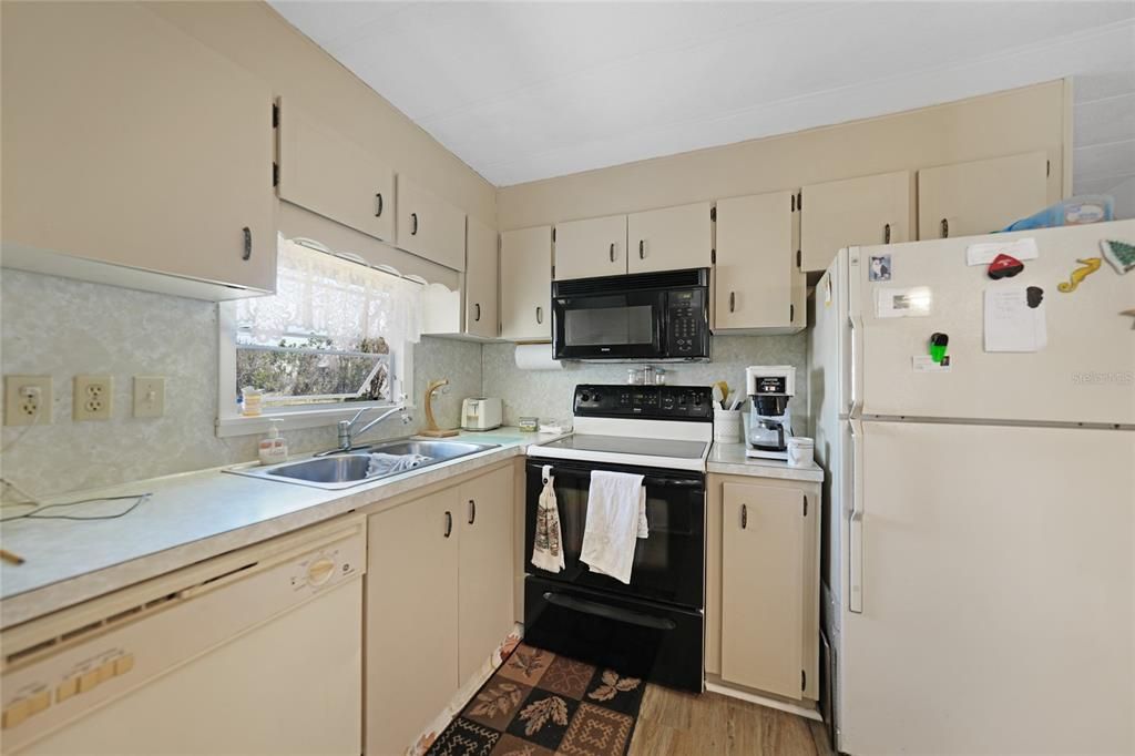 For Sale: $125,000 (2 beds, 1 baths, 672 Square Feet)