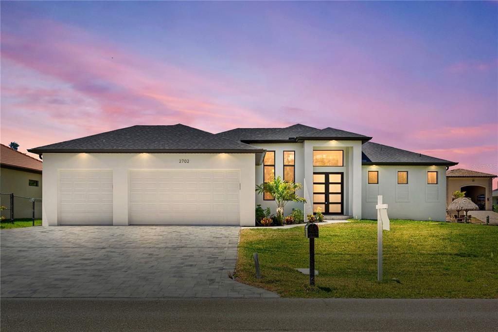 For Sale: $850,000 (4 beds, 3 baths, 2207 Square Feet)