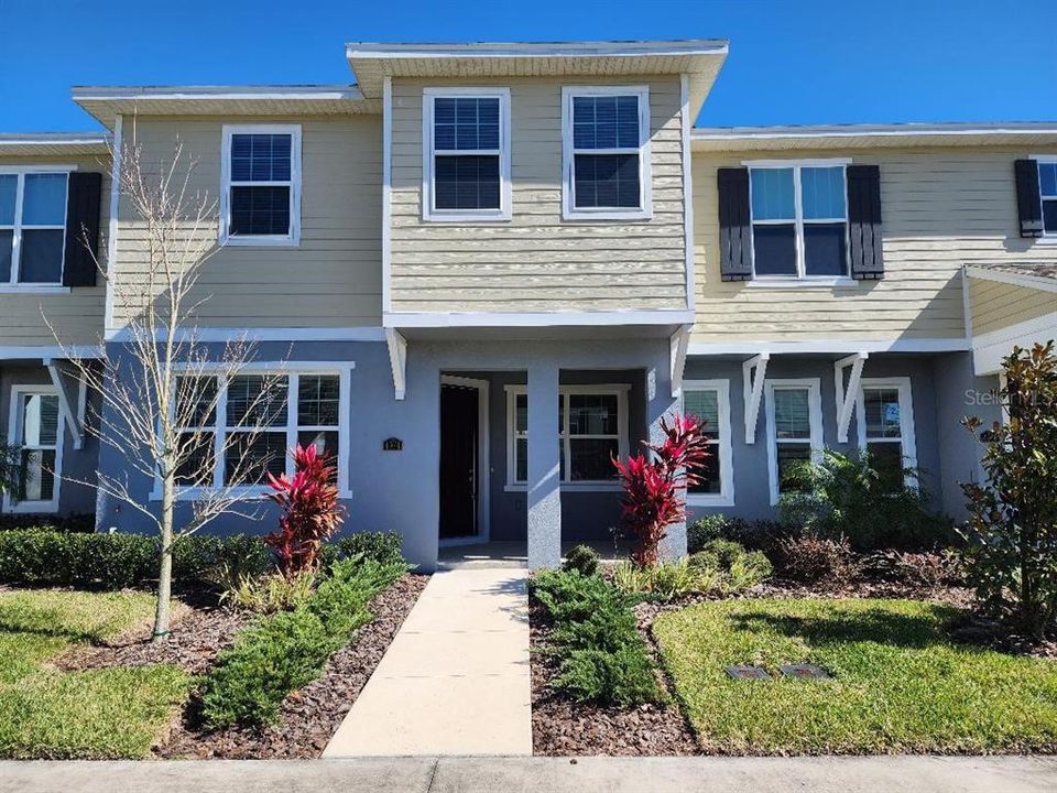 Recently Rented: $2,200 (3 beds, 2 baths, 1834 Square Feet)