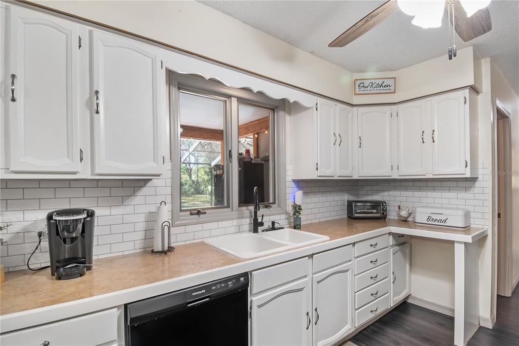 待售: $470,000 (3 贝兹, 2 浴室, 1992 平方英尺)