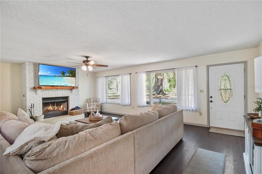 待售: $470,000 (3 贝兹, 2 浴室, 1992 平方英尺)