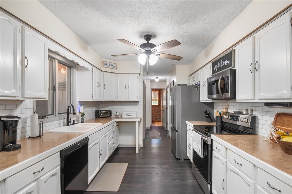 待售: $470,000 (3 贝兹, 2 浴室, 1992 平方英尺)