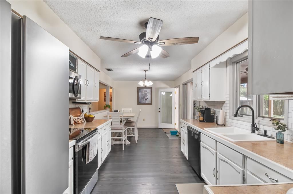 待售: $470,000 (3 贝兹, 2 浴室, 1992 平方英尺)