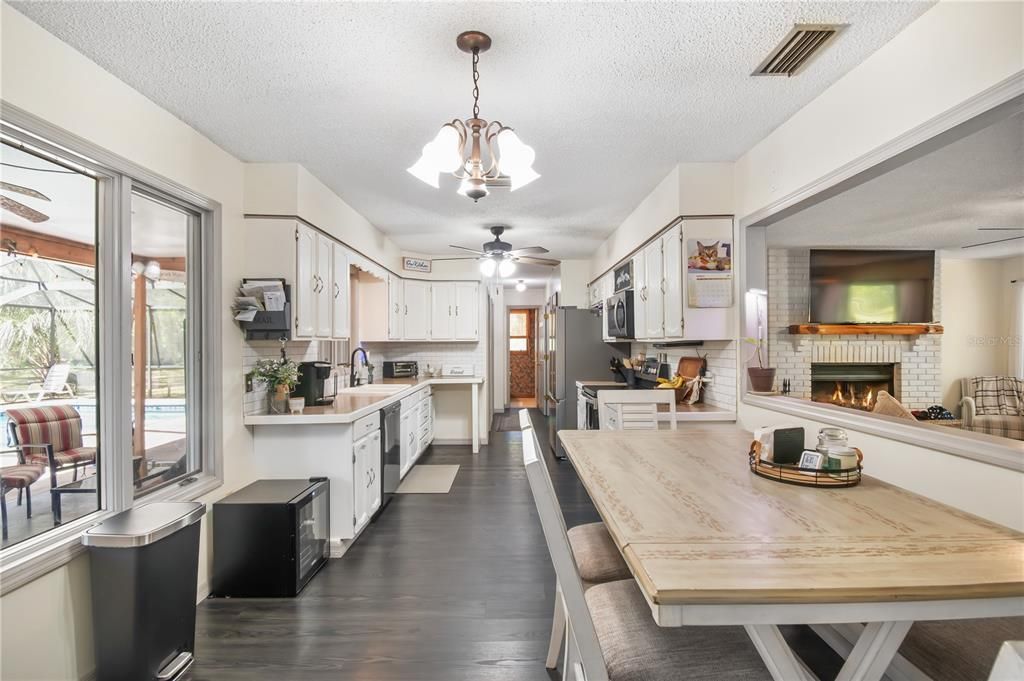 待售: $470,000 (3 贝兹, 2 浴室, 1992 平方英尺)