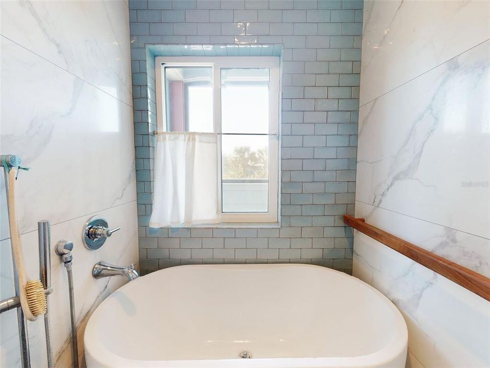 В аренду: $6,000 (7 спален, 2 ванн, 753 Квадратных фут)