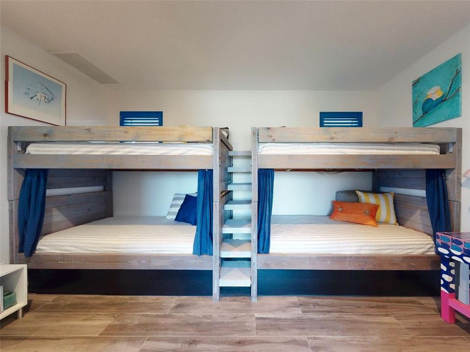 В аренду: $6,000 (7 спален, 2 ванн, 753 Квадратных фут)