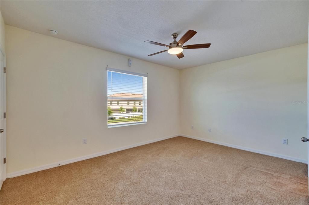 На продажу: $255,900 (3 спален, 2 ванн, 1707 Квадратных фут)