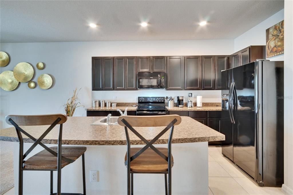 На продажу: $255,900 (3 спален, 2 ванн, 1707 Квадратных фут)