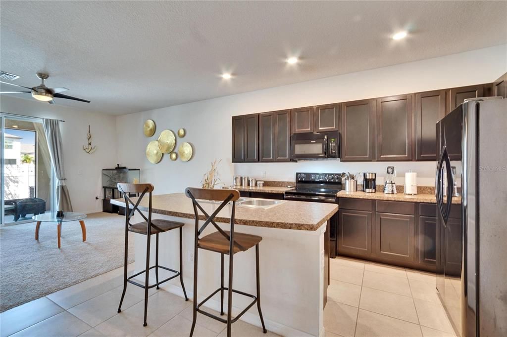 На продажу: $255,900 (3 спален, 2 ванн, 1707 Квадратных фут)