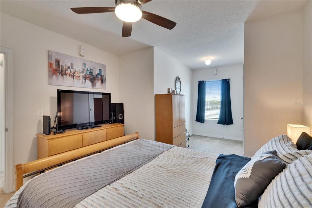 На продажу: $255,900 (3 спален, 2 ванн, 1707 Квадратных фут)