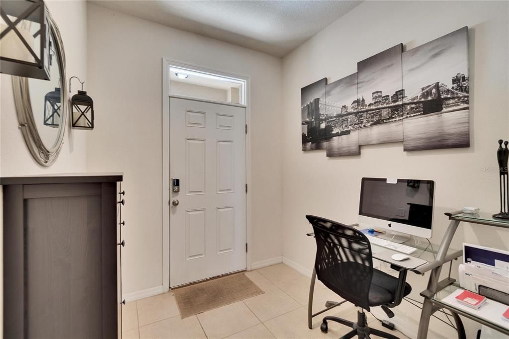 На продажу: $255,900 (3 спален, 2 ванн, 1707 Квадратных фут)