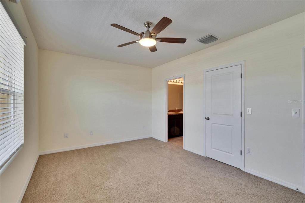 На продажу: $255,900 (3 спален, 2 ванн, 1707 Квадратных фут)