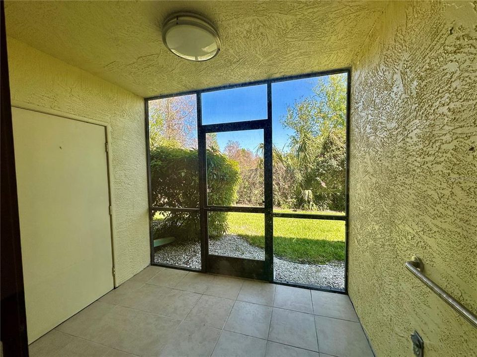 待售: $165,000 (2 贝兹, 2 浴室, 865 平方英尺)