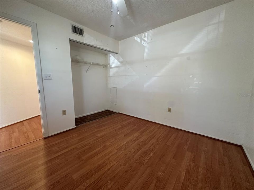 待售: $165,000 (2 贝兹, 2 浴室, 865 平方英尺)