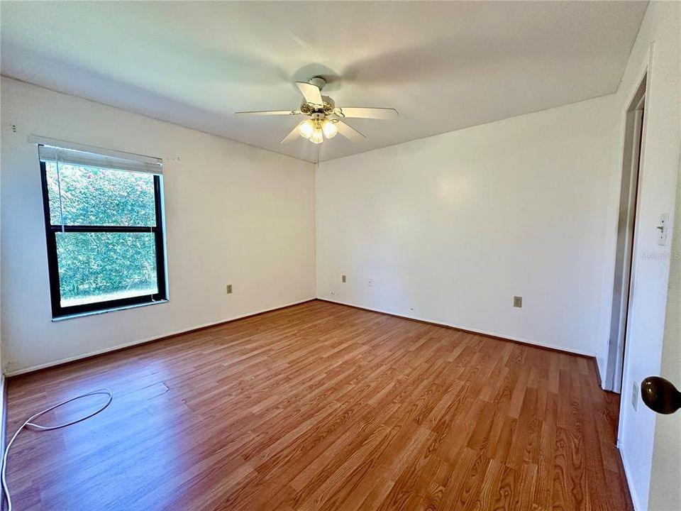 待售: $165,000 (2 贝兹, 2 浴室, 865 平方英尺)