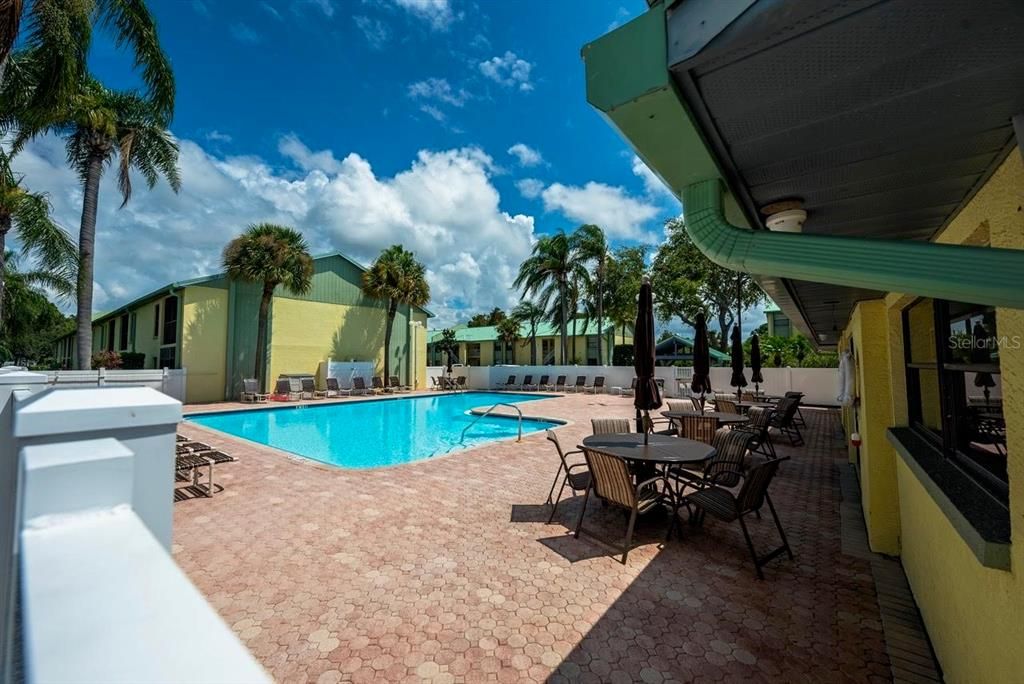 待售: $165,000 (2 贝兹, 2 浴室, 865 平方英尺)