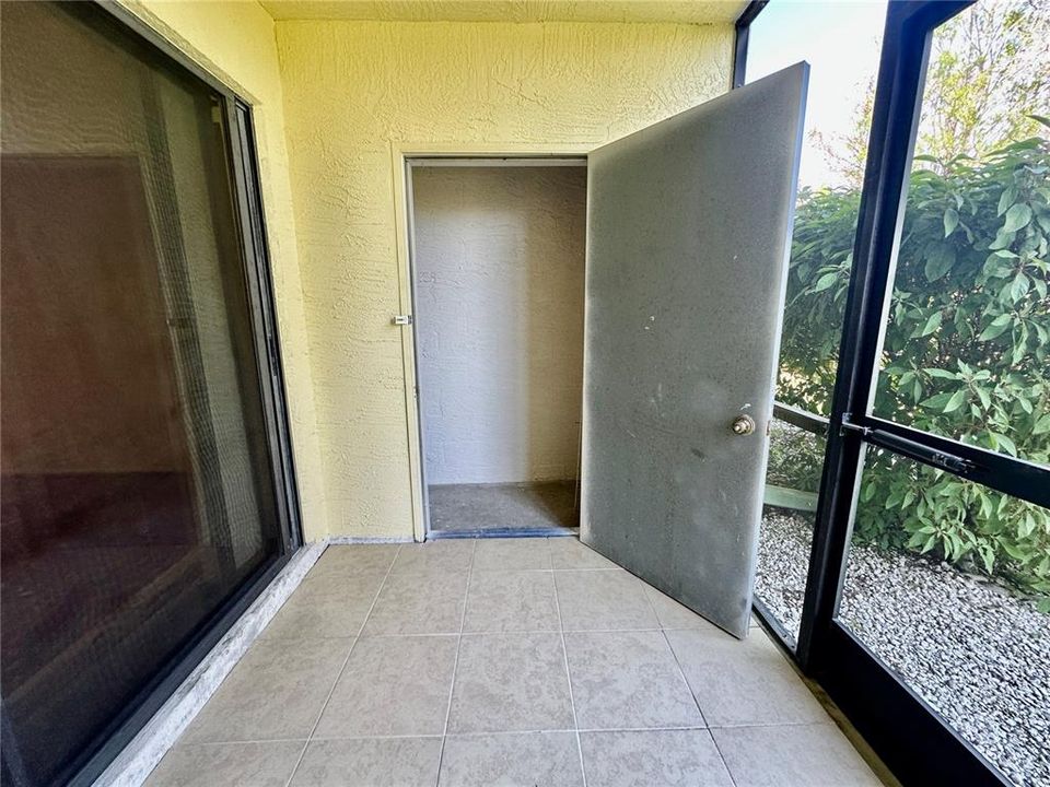 待售: $165,000 (2 贝兹, 2 浴室, 865 平方英尺)