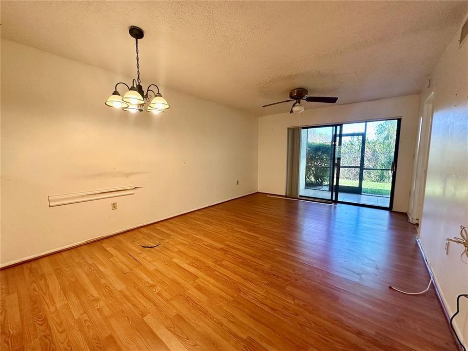 待售: $165,000 (2 贝兹, 2 浴室, 865 平方英尺)