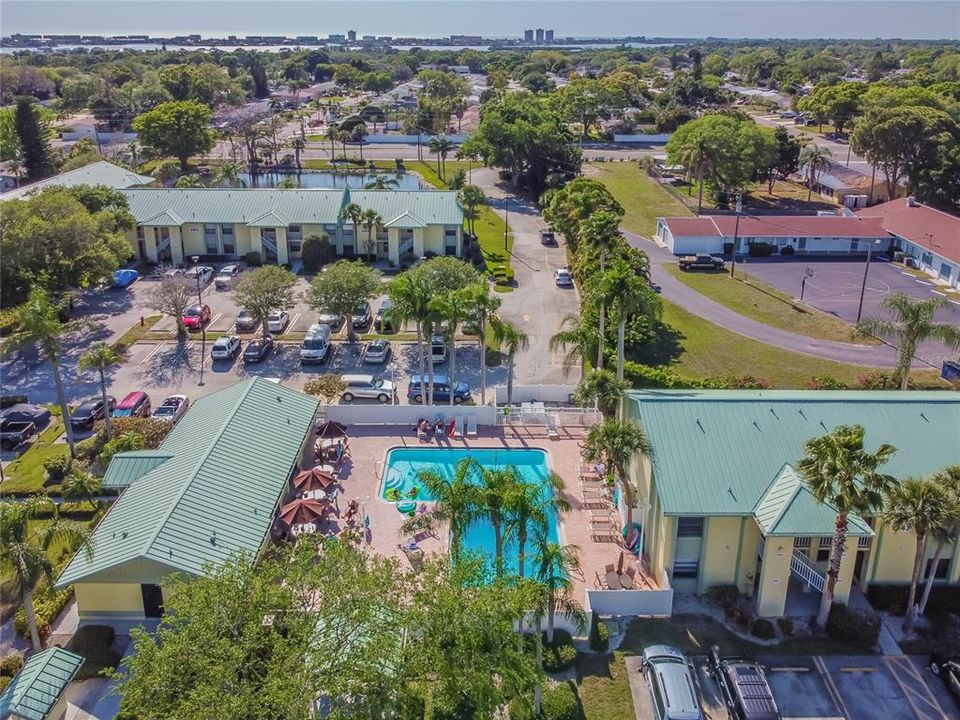 待售: $165,000 (2 贝兹, 2 浴室, 865 平方英尺)