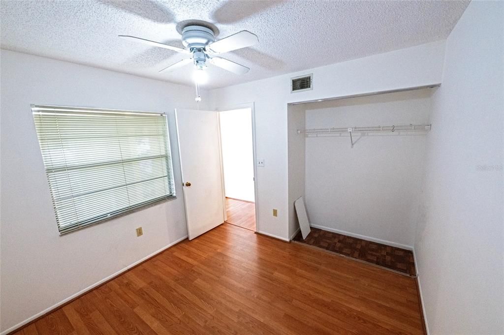 待售: $165,000 (2 贝兹, 2 浴室, 865 平方英尺)