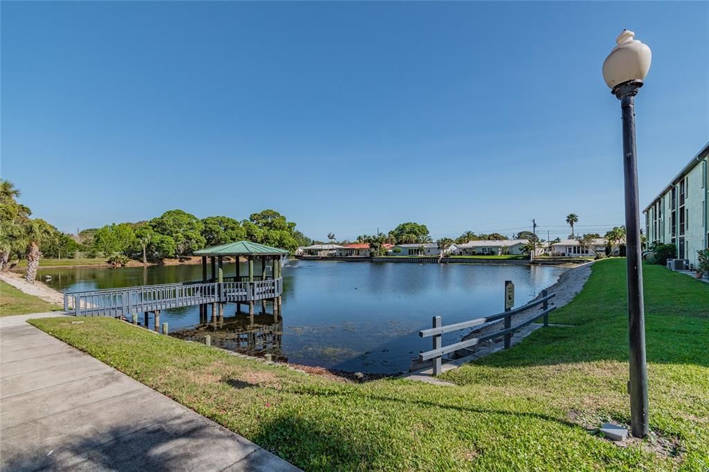 待售: $165,000 (2 贝兹, 2 浴室, 865 平方英尺)