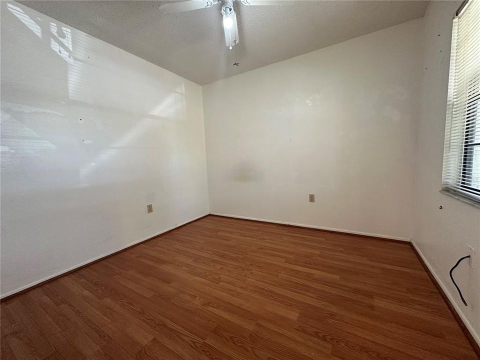 待售: $165,000 (2 贝兹, 2 浴室, 865 平方英尺)