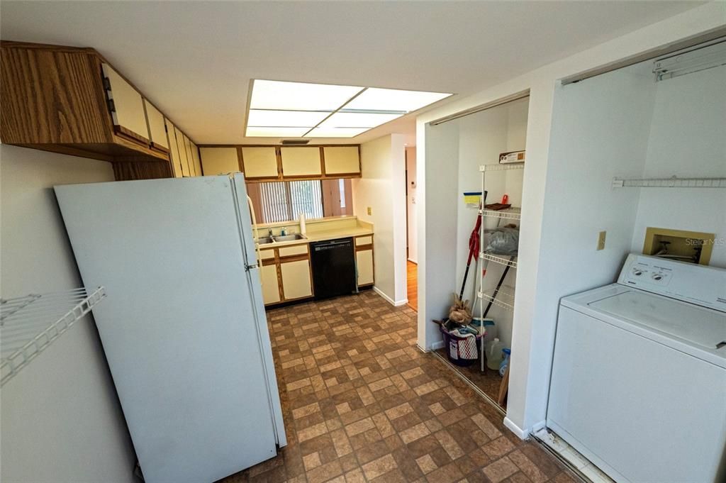 待售: $165,000 (2 贝兹, 2 浴室, 865 平方英尺)