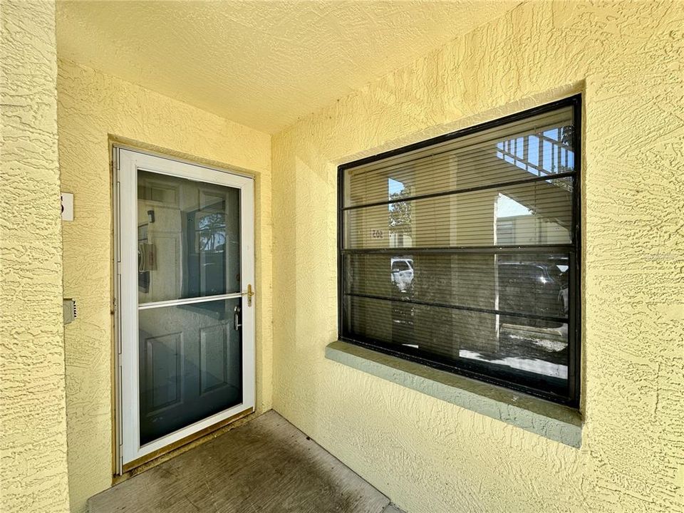 待售: $165,000 (2 贝兹, 2 浴室, 865 平方英尺)