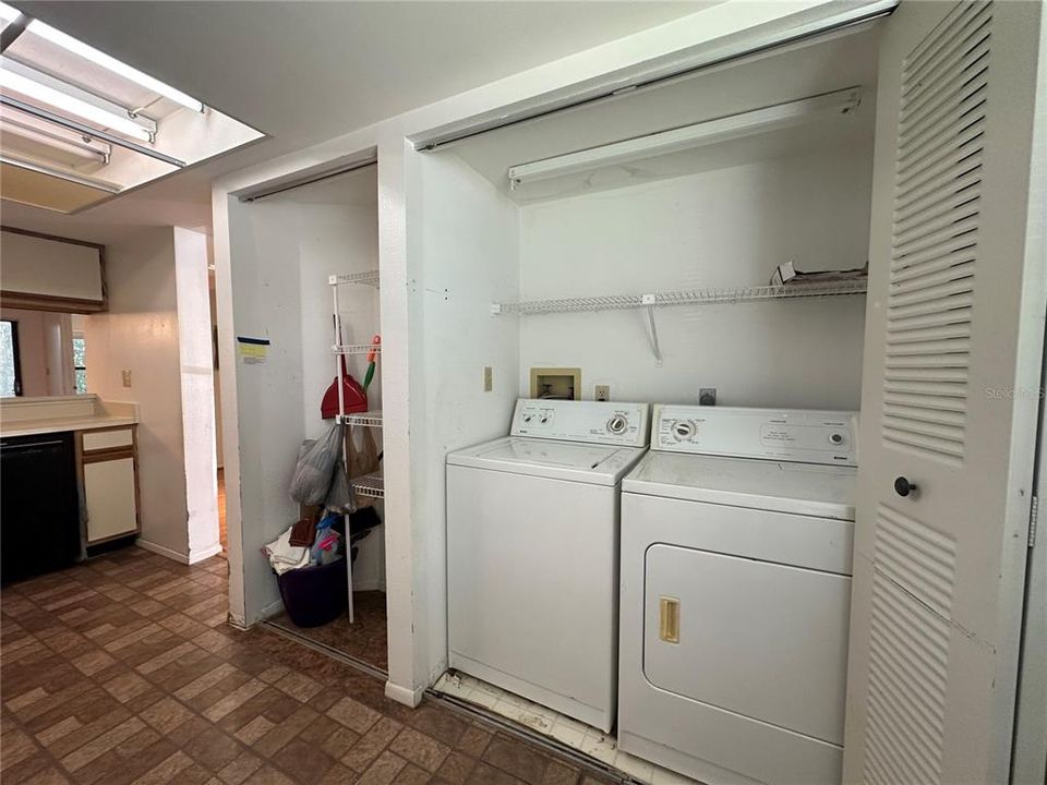 待售: $165,000 (2 贝兹, 2 浴室, 865 平方英尺)