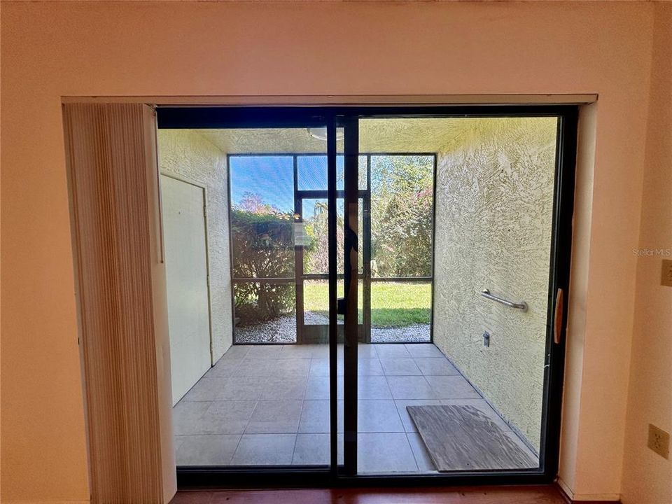 待售: $165,000 (2 贝兹, 2 浴室, 865 平方英尺)