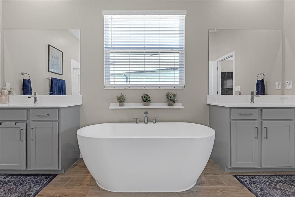 На продажу: $550,000 (4 спален, 3 ванн, 2453 Квадратных фут)