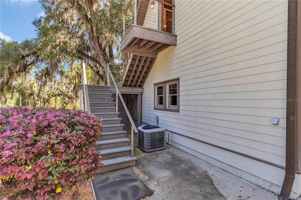 For Sale: $4,000,000 (6 beds, 5 baths, 6100 Square Feet)