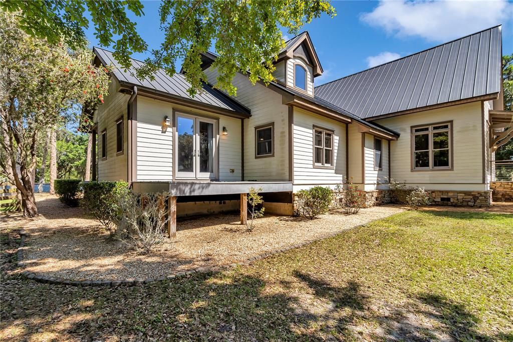 For Sale: $4,000,000 (6 beds, 5 baths, 6100 Square Feet)