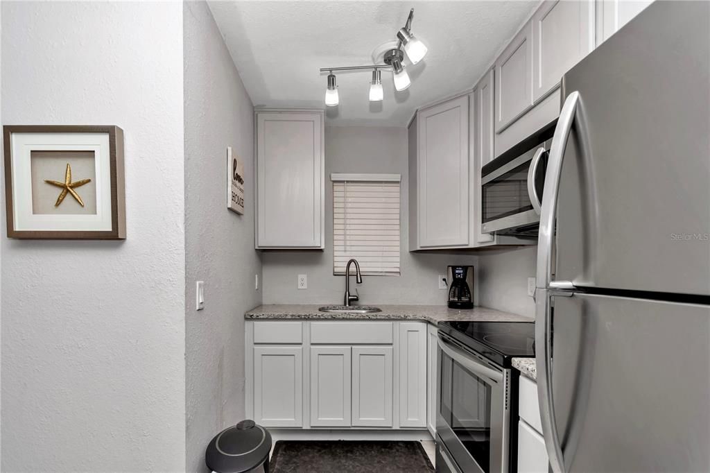 For Sale: $4,000,000 (6 beds, 5 baths, 6100 Square Feet)