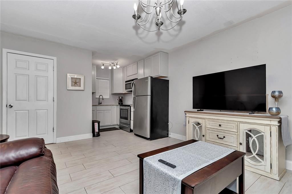 For Sale: $4,000,000 (6 beds, 5 baths, 6100 Square Feet)