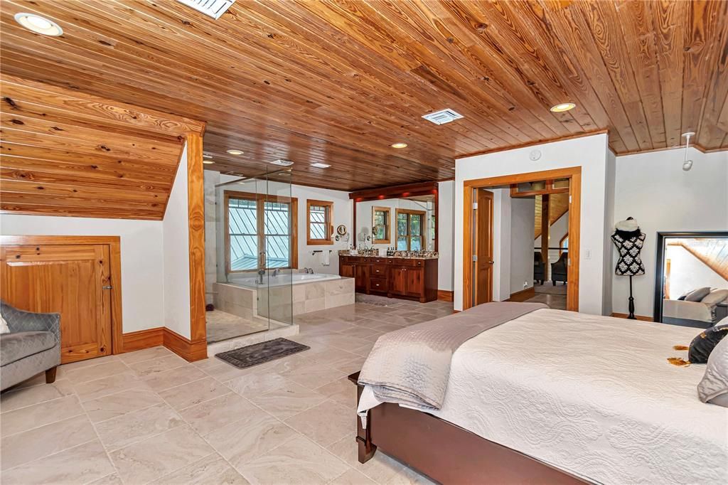 For Sale: $4,000,000 (6 beds, 5 baths, 6100 Square Feet)