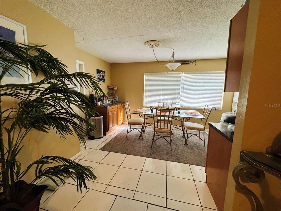 For Sale: $190,000 (3 beds, 1 baths, 1208 Square Feet)
