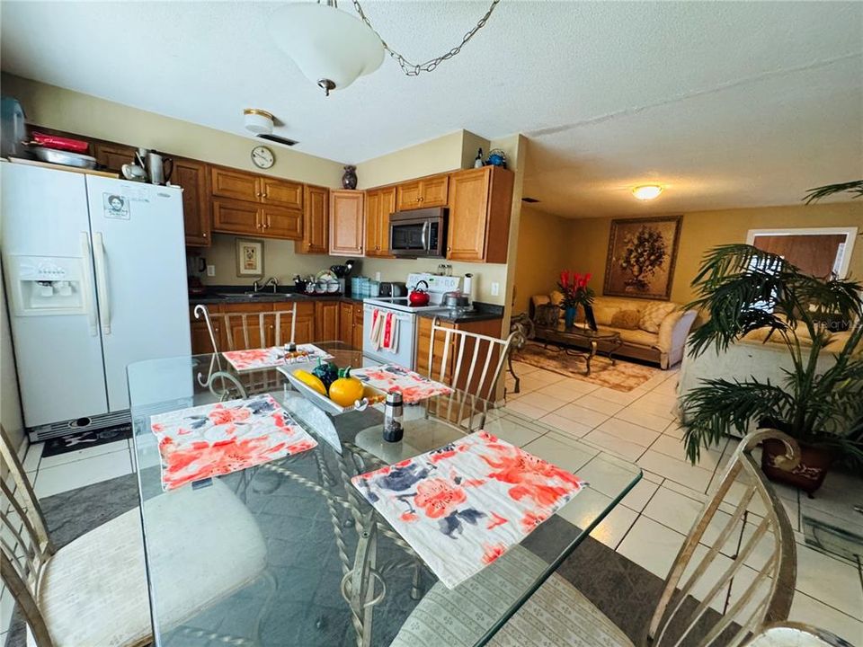 For Sale: $190,000 (3 beds, 1 baths, 1208 Square Feet)