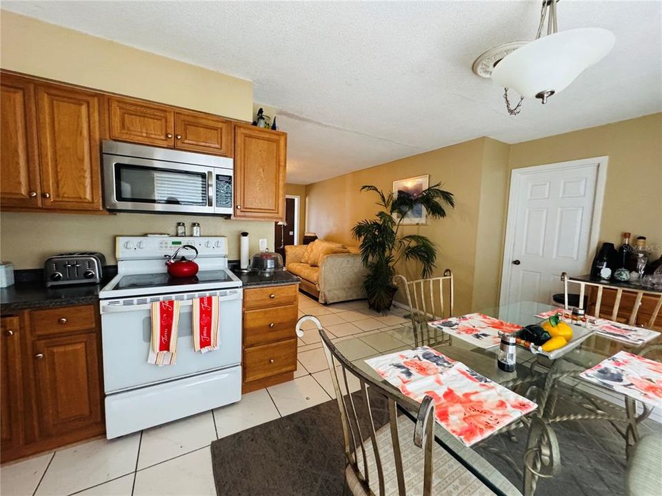 For Sale: $190,000 (3 beds, 1 baths, 1208 Square Feet)