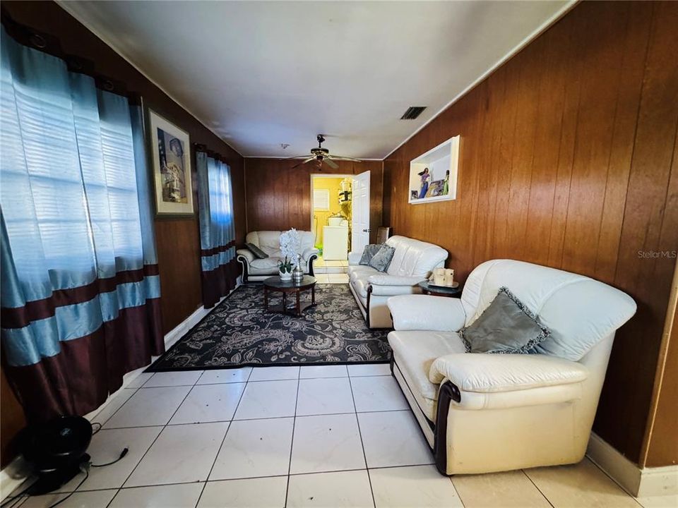For Sale: $190,000 (3 beds, 1 baths, 1208 Square Feet)