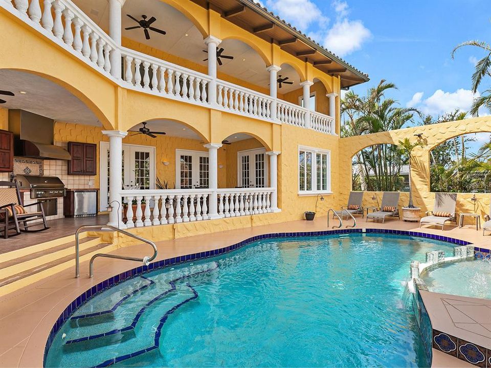 На продажу: $3,200,000 (4 спален, 5 ванн, 5137 Квадратных фут)