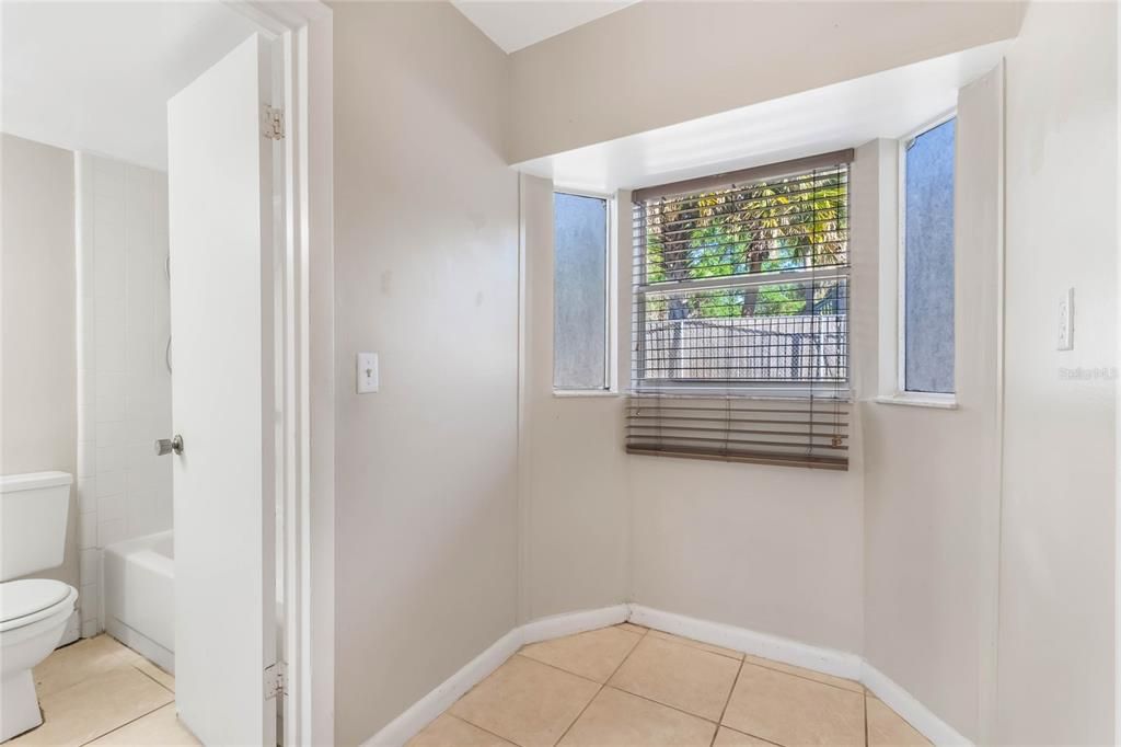 На продажу: $89,900 (0 спален, 1 ванн, 549 Квадратных фут)