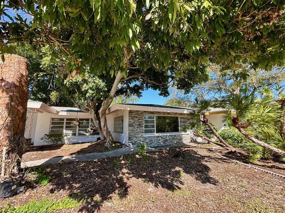 Active With Contract: $500,000 (3 beds, 3 baths, 1907 Square Feet)