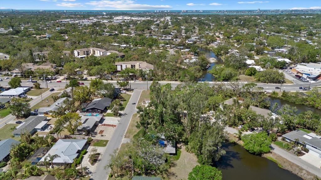 Active With Contract: $500,000 (3 beds, 3 baths, 1907 Square Feet)