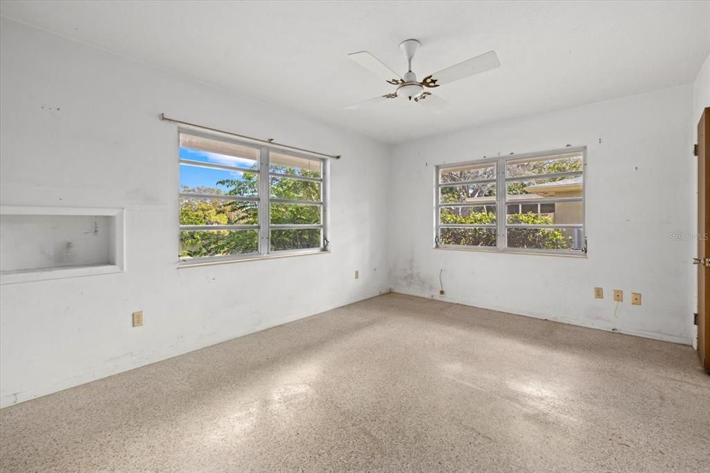 Active With Contract: $500,000 (3 beds, 3 baths, 1907 Square Feet)