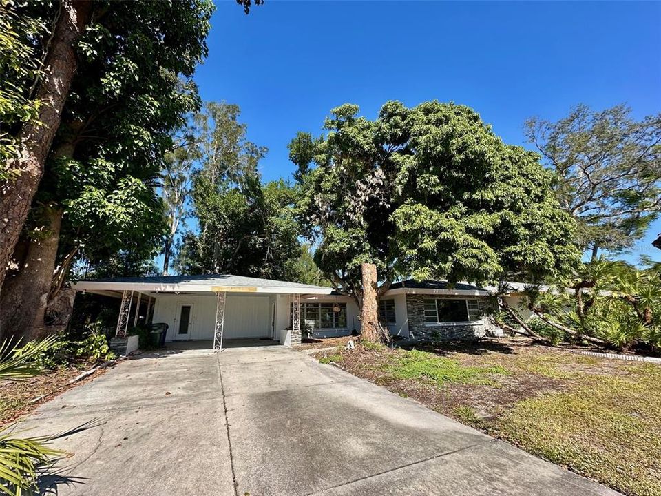 Active With Contract: $500,000 (3 beds, 3 baths, 1907 Square Feet)