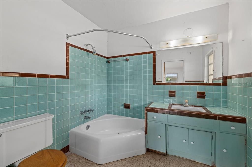 Active With Contract: $500,000 (3 beds, 3 baths, 1907 Square Feet)