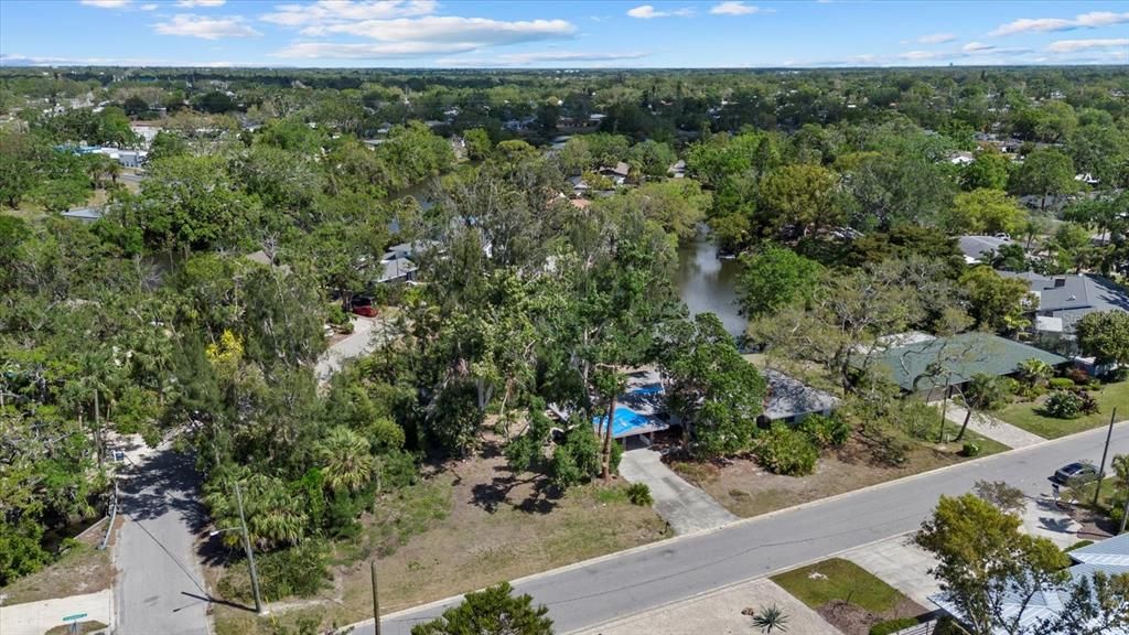 Active With Contract: $500,000 (3 beds, 3 baths, 1907 Square Feet)