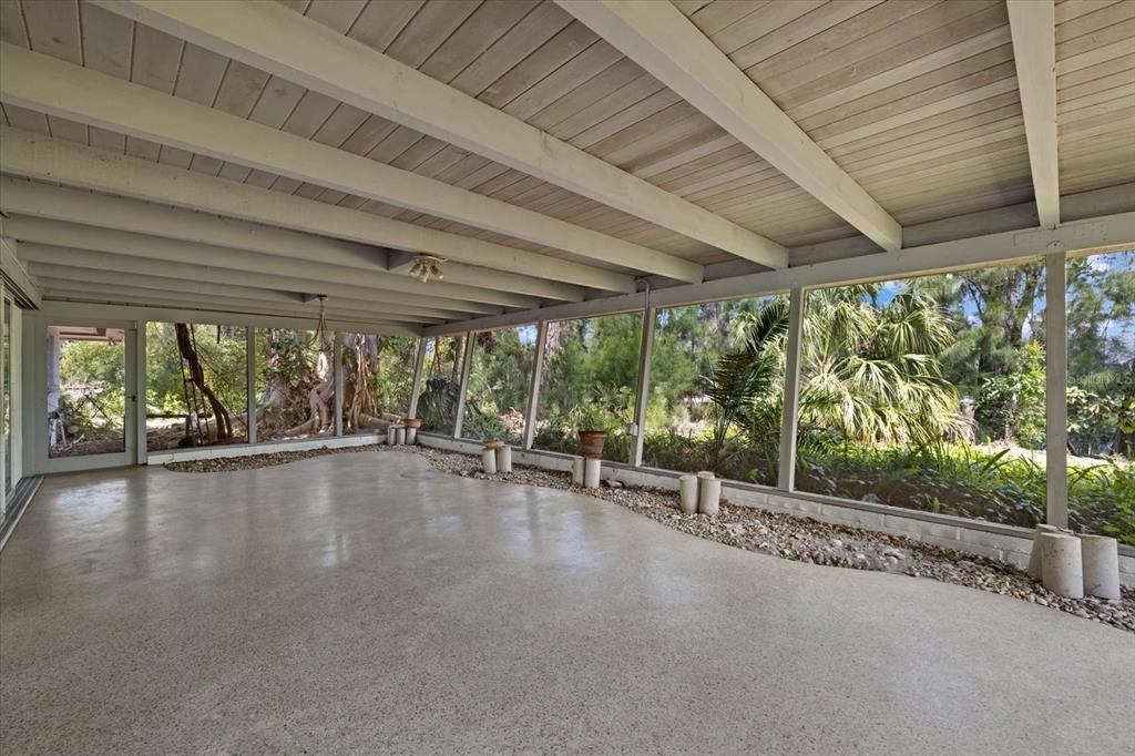 Active With Contract: $500,000 (3 beds, 3 baths, 1907 Square Feet)